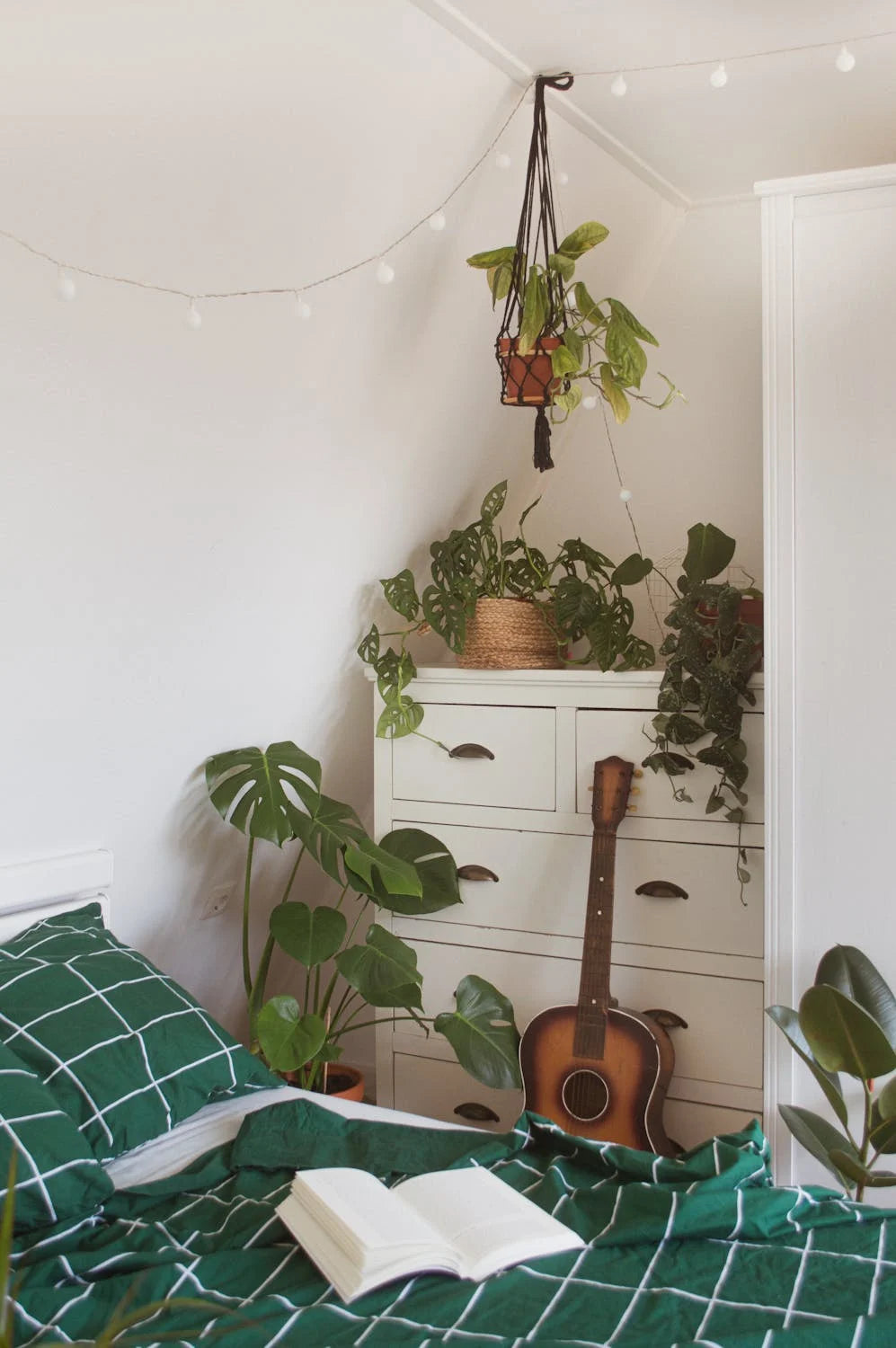 The Hidden Signs: Teenage Depression and Room Organization